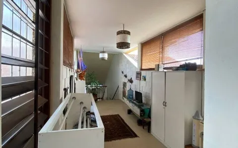 Dijual rumah minimalis lantai 2 di Goa gong