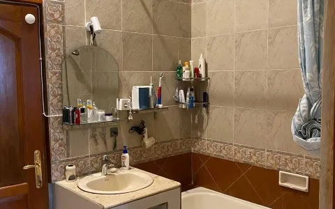 Dijual rumah minimalis lantai 2 di Goa gong