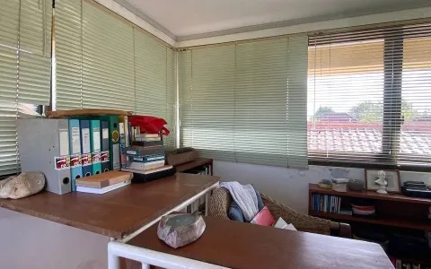 Dijual rumah minimalis lantai 2 di Goa gong